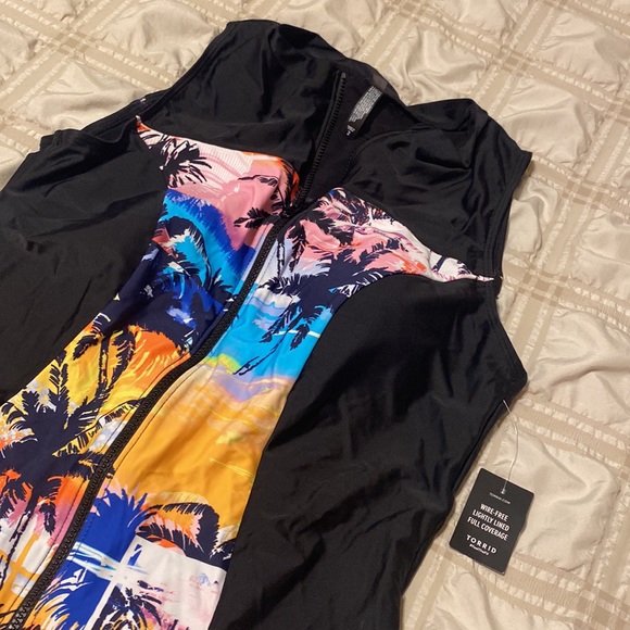 Torrid Active Wireless Sleeveless Rashguard One Piece Swim Suit - Picture 2 of 6